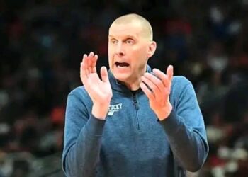 Shockwaves in College Basketball! Top Prospect Snubs NBA Draft to Commit to Kentucky — Does This Mean for Mark Pope’s…