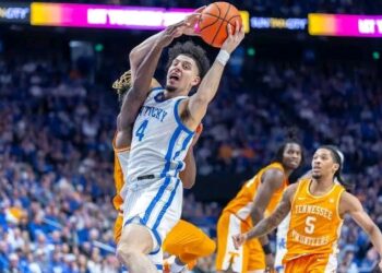 “Shocking Leak Exposes Ref Bias in Kentucky vs. Tennessee Showdown – NCAA President Breaks Silence After Fans Cry Foul!”
