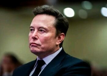 “Elon Musk Tries to Buy Rupp Arena Influence with $600M Deal—Mark Pope’s Blunt Response Leaves Him Speechless and Sparks National Debate Over Corporate Control in College Sports”