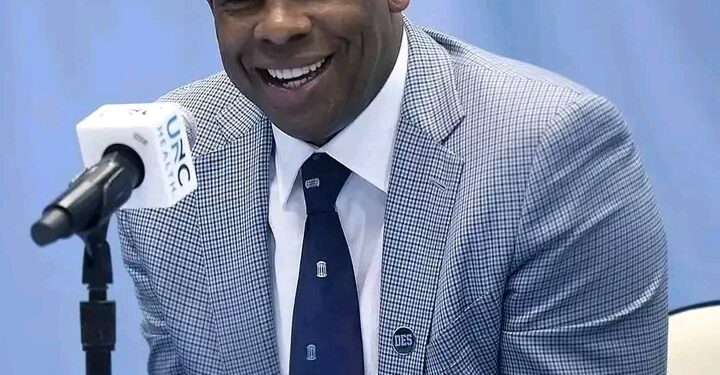 “UNC’s Hubert Davis Quits Early – Stuns Fans with Shocking Jump to Rival Duke in Blockbuster Deal!”