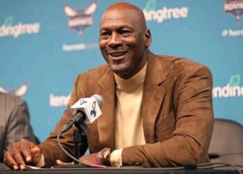 “Michael Jordan Sends Fiery Warning to UNC Basketball Teammates After Humiliating…