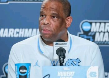 “Hubert Davis Sends Fiery Warning to North Carolina Tar Heels Teammates After…