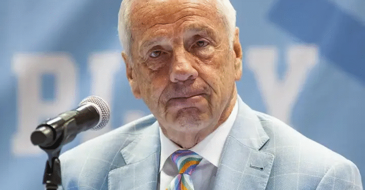 Just In: Roy Williams Sends Critical Warning to UNC’s Hubert Davis Regarding…