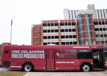 Patty Gasso Shocks Oklahoma Softball with a Fleet of Brand-New Buses – Here’s the Heartwarming Reason Behind Her Gift….