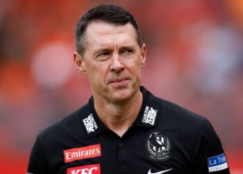 Craig McRae Shocks Collingwood Football with a Fleet of Brand-New Buses – Here’s the Heartwarming Reason Behind His Gift….