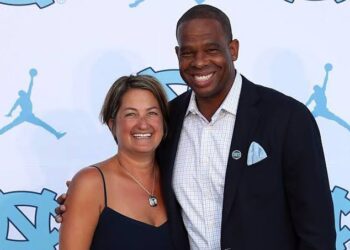 Hubert Davis Announces Wedding Date With Baby Mama Leslie– Invites Past & Present UNC Basketball Teammates to Celebrate
