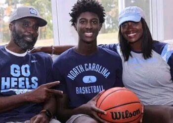 “College Basketball Chaos: UNC Steals #1 Recruit from Powerhouse Programs in Unbelievable Twist!”