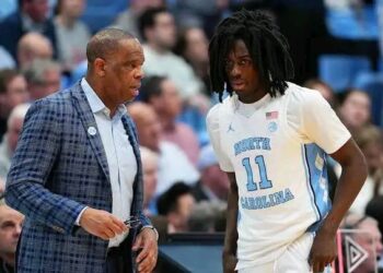 “Hubert Davis Stuns NCAA: Top Elite Freshman Shocks Nation with Unexpected Commitment to UNC!”
