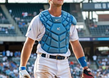 Bold Move: No. 1 Overall Catcher and Two-Time College World Series Champion Rejects LSU, Texas A\&M, and Vanderbilt, Chooses UNC Tar Heels – Announces Full Pledge to Chapel Hill Baseball Program