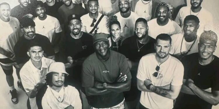 🚨BREAKING: Michael Jordan Launches Groundbreaking $200M Bid to Purchase UNC Basketball Program—GOAT’s Bold Move Aims to Redefine College Hoops and Restore Tar Heel Supremacy…