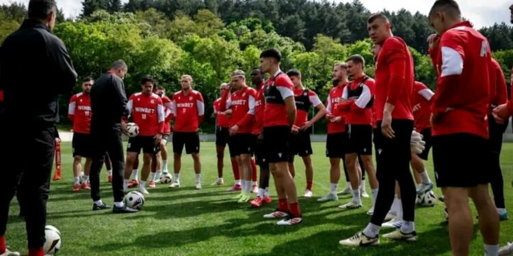 КРИЗА: Ултрасите на ЦСКА щурмуваха тренировъчната база след катастрофална загуба