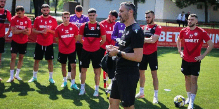 Албанското крило и бразилският защитник също имаха физически натоварвания във фитнеса….