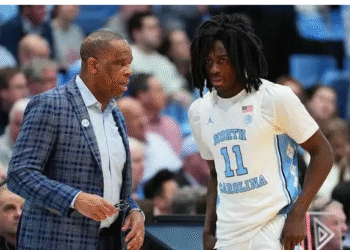 BREAKING: Coach Hubert Davis Pulls Off Shocker as Elite Freshman Commits to UNC in Stunning Chapel Hill Twist!