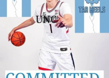 “College Hoops Chaos: Nation’s No.1 Recruit Stuns NBA Pipeline Schools by Ditching Duke for UNC in Shocking Commitment Flip!”