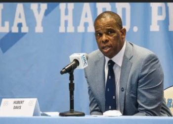 “Devastating News: UNC Head Coach Hubert Davis Speaks Out After Shocking Statement from Tar Heels GM Involving Armando Bacot and Major Setback”