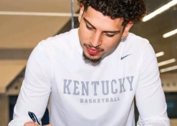 “He Signed the Contract — But What Koby Brea Wore Has Kentucky Fans Losing It! You Won’t Believe the Message He Sent!”