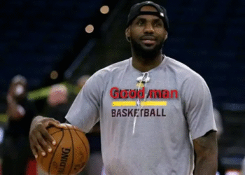 ESPN HEADLINE: LeBron James Stuns Nation with $22.2M Donation to North Carolina Basketball Stadium – “Tar Heels Pride Is Forever in My Heart”