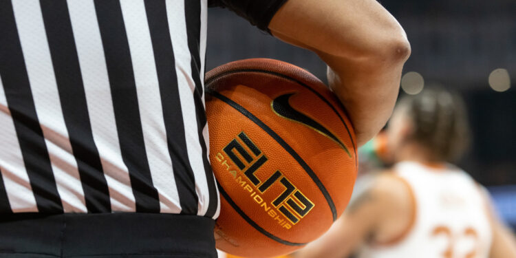 “Shocking Leak Exposes Ref Bias in North Carolina vs. Tennessee Showdown – NCAA President Breaks Silence After Fans Cry Foul!”