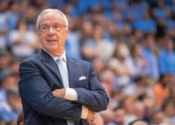 GOOD NEWS: Former UNC  Men’s Basketball Head Coach Roy Williams, Does It Again – Purchases Tickets for Every North Carolina student to Attend First Two Rounds of NCAA Tournament…… Check out reason👉👉👉