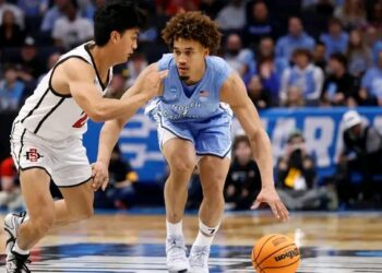 “UNC’s Recruiting Power Move? Elite 2026 Prospect’s Visit Sparks Heated Debate and Rival Fans Cry Foul!”