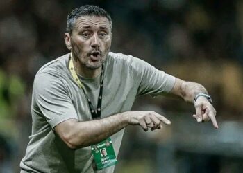 ПОСЛЕДЕН ШАНС: Треньорът на ЦСКА е изправен пред уволнение след бунт в съблекалнята