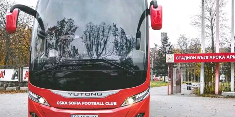 Бившият капитан на ЦСКА София изненадващо дарява клубен автобус в подкрепа на новия сезон