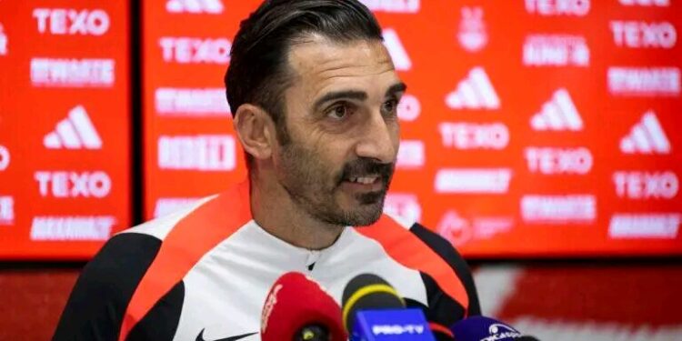 Elias Charalambous, antrenorul principal al FCSB, și-a avertizat echipa că nu are nicio șansă de a învinge pe Aberdeen și de a se califica în Europa League dacă nu schimbă atitudinea.