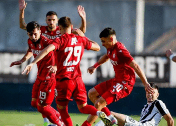 Феновете на ЦСКА си мислеха, че не може да стане по-лошо от миналото лято. Блажени са вярващите! ЦСКА се превръща в посмешище.