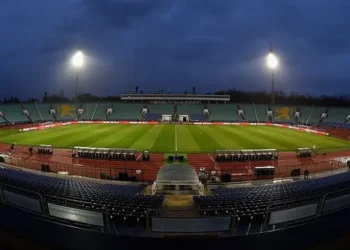 Левски София срещу ЦСКА София: Полицай ранен при експлозия по време на дерби мач