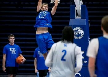 “Inside Kentucky’s First Practice: How Mark Pope’s Energy and Execution Are Already Shaping a New Era in Lexington”