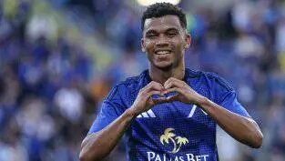 ОТШЕЛНИЦИ СЕ ЗАВРЪЩАТ У ДОМА: НЕВЕРОЯТНОТО ЗАВРЪЩАНЕ НА ЛЕГЕНДИТЕ НА ЛЕВСКИ СОФИЯ, ЗА ДА СПАСЯТ КЛУБА.