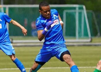 Юношата на школата на Левски София, Антони Здравков, подписа тригодишен договор с клуба, с което се завръща в тима това лято. Този ход цели да укрепи халфовата линия на отбора.