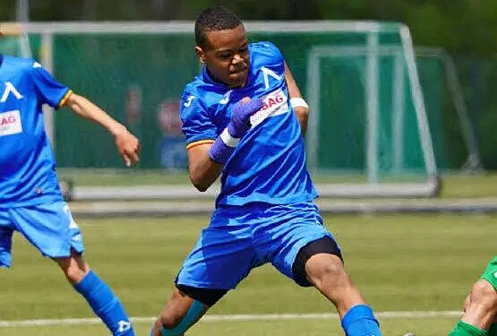 Юношата на школата на Левски София, Антони Здравков, подписа тригодишен договор с клуба, с което се завръща в тима това лято. Този ход цели да укрепи халфовата линия на отбора.