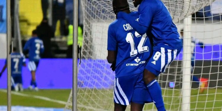 Мустафа Сангаре Свързан с Напускане в Посока Еспаньол