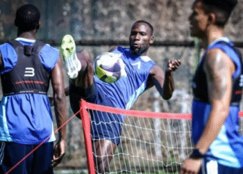 След партенката от Африка, Сангаре си тренира с Левски и драпа за място срещу Лудогорец