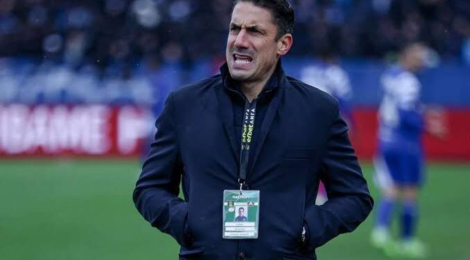 Хулио Веласкес ще подаде оставка като треньор на Левски (София) само дни след назначаването му по взаимно съгласие.