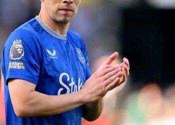 Левски София се надява да привлече капитана на Евъртън Колман през януари, след като той избра фланелка с номер 6 и предпочете капитанската лента на Левски