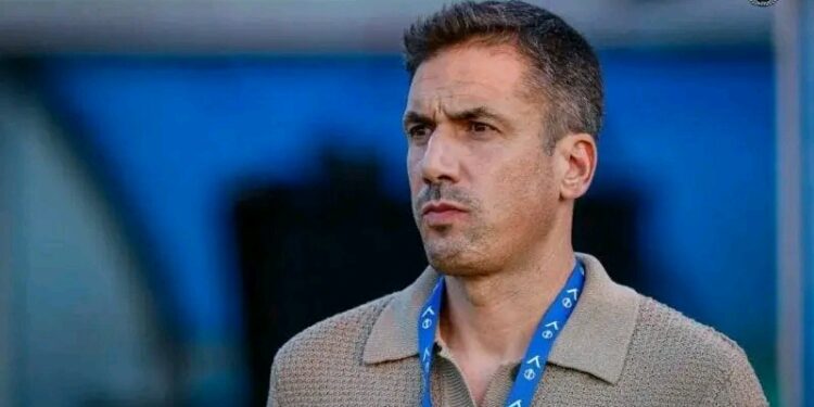 Треньорът на Левски Хулио Веласкес отправи шокиращо изявление към феновете: 🎙️ „Извинявам се на феновете, защото бяха невероятни. Съжалявам, че не им донесохме радост.