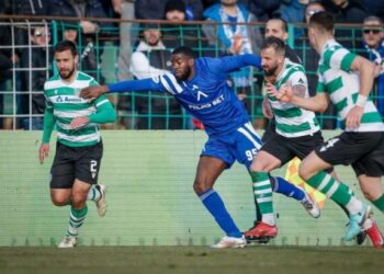 В Мартиника ликуват: Трансферът в Левски изправя Карл Фабиен пред битка за титлата. Научете защо при