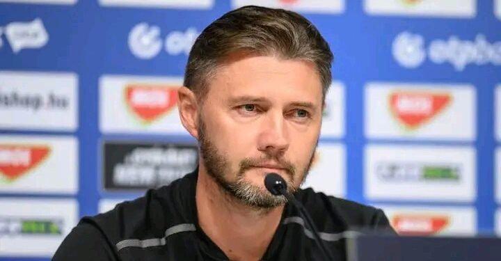 Левски София води преговори с мениджъра на Фратрия Алексей Савинов за заместник на Хулио Веласкес, като тригодишен договор е близо до финализиране