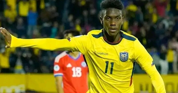 🚨🚨🚨Левски София подписа с еквадорския тийнейджър нападател Алън Обандо с 5-годишен договор и му предостави фланелката с номер 19