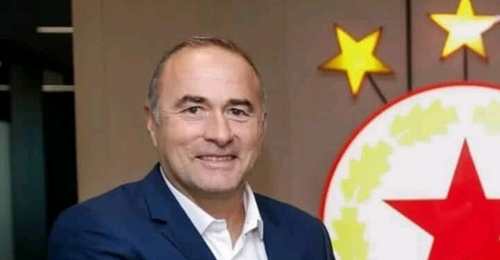 ЦСКА София готви шокиращ трансфер: Феновете искат да знаят защо звездният нападател може да си тръгне и какво стои зад преговорите.