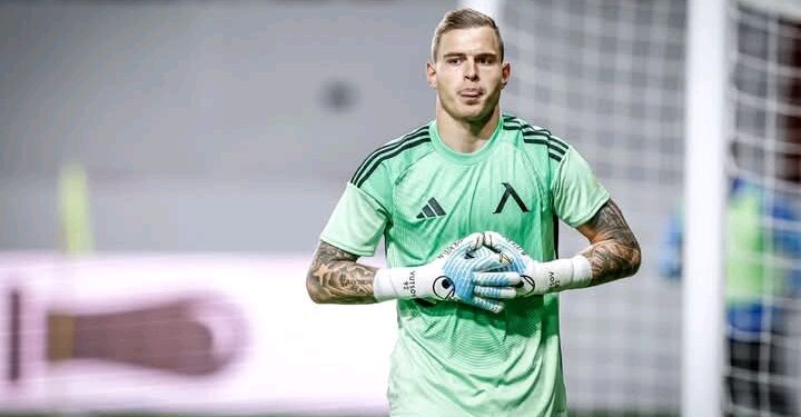 Светослав Вуцов: Той заяви, че кръвта му винаги ще бъде за Левски, след като отхвърли зимен трансферен договор на стойност 500 милиона евро от…