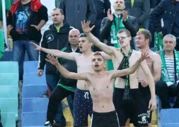 В четвъртък вечерта до Националния стадион се чуло група хора да броят до 12. Оказало се, че агитката на Лудогорец проверяват дали всички са дошли…