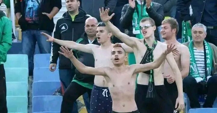 В четвъртък вечерта до Националния стадион се чуло група хора да броят до 12. Оказало се, че агитката на Лудогорец проверяват дали всички са дошли…