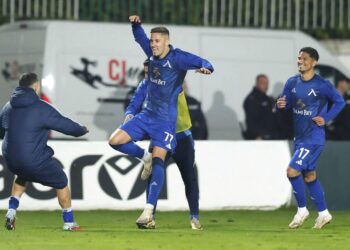 СЪКРУШИТЕЛНО УНИЖЕНИЕ! ЛЕВСКИ ПРИНУДЕН ДА ПРОДАДЕ ЗВЕЗДНИЯ КАПИТАН НА СЪПЕРНИКА ЛУДОГОРЕЦ ЗА ЖЪЛТИ СТОТИНКИ! Гръм от Разград Разтърси “Герена”!