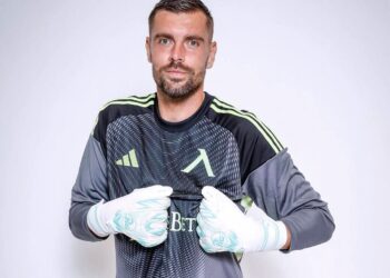 Днес любимият Левски представи официално своето трето ново попълнение – вратаря Мартин Луков, който е и юноша на клуба.