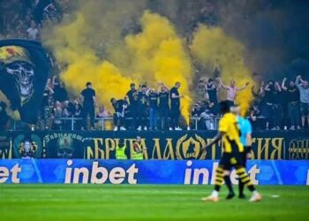 СЛУЧИ ЛИ СЕ ШПИОНАЖ НА ПОЛУВРЕМЕТО? Фенове Твърдят, че Тактиката на Ботев Пловдив е Била „Хактната“ на Почивката при Загубата от ЦСКА!