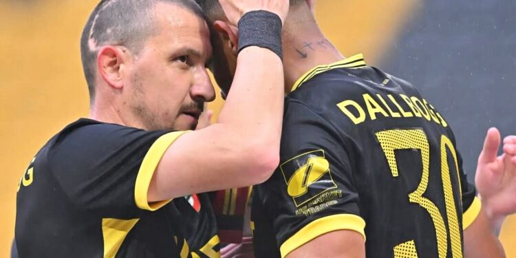 ЕМОЦИОНАЛЕН МОМЕНТ! ТОДОР НЕДЕЛЕВ ЩЕ ПОЛУЧИ ТРОГАТЕЛЕН ПРОЩАЛЕН ТРИБЮТ НА СТАДИОН “БОТЕВ” ПРЕДИ ПРЕДСТОЯЩИЯ ДОМАКИНСКИ МАЧ. Неделев: “Феновете на Ботев са моята душа — този клуб винаги ще живее в мен.”