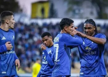 „Сините“ и Хулио Веласкес са в странна ситуация, меко казано, нуждаят се от убедителна победа.